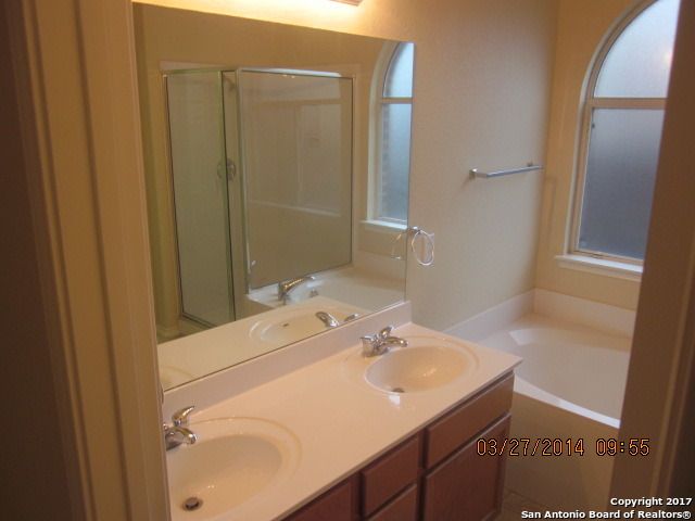 524 FOXFORD RUN DR, Schertz, TX 78108