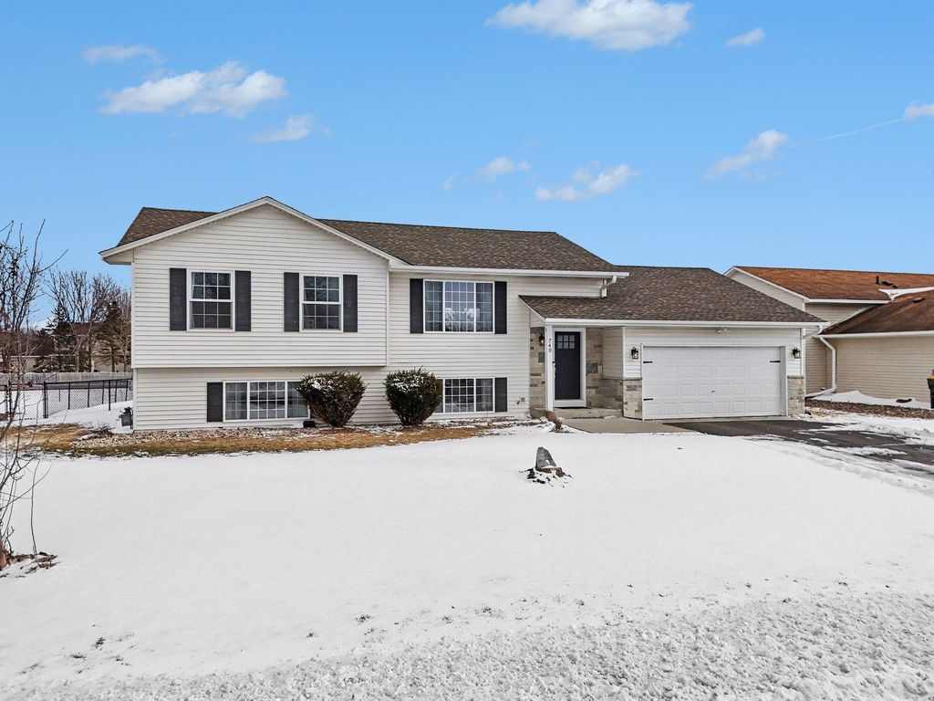 740 Heritage Lane, Belle Plaine, MN 56011