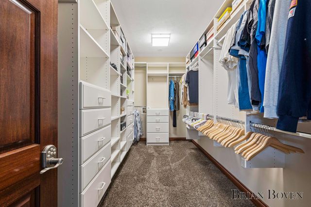 6817 Martin View Street NE, Rockford, MI 49341