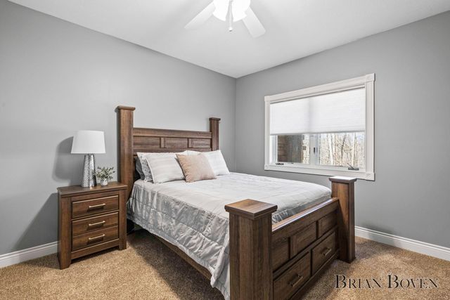 6817 Martin View Street NE, Rockford, MI 49341