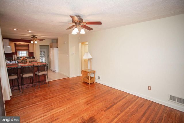 10 SCHOOL LN, Cherry Hill, NJ 08002
