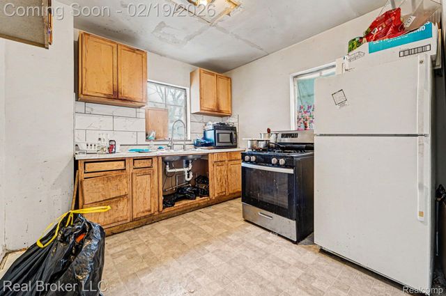 19932 Alcoy Street, Detroit, MI 48205