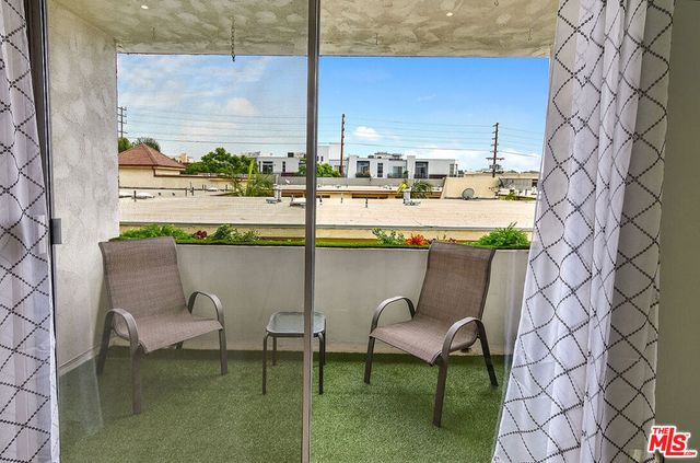 11920 DOROTHY Street 302, Los Angeles, CA 90049