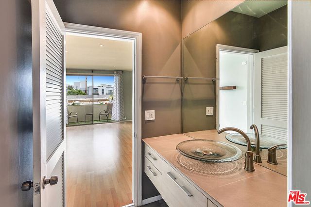 11920 DOROTHY Street 302, Los Angeles, CA 90049