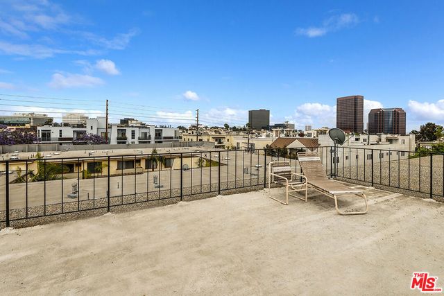 11920 DOROTHY Street 302, Los Angeles, CA 90049