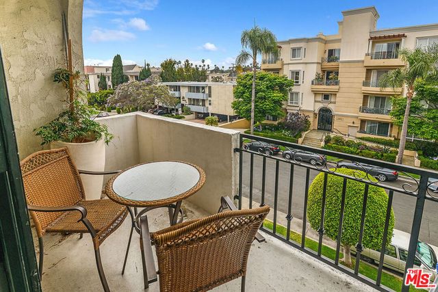 11920 DOROTHY Street 302, Los Angeles, CA 90049