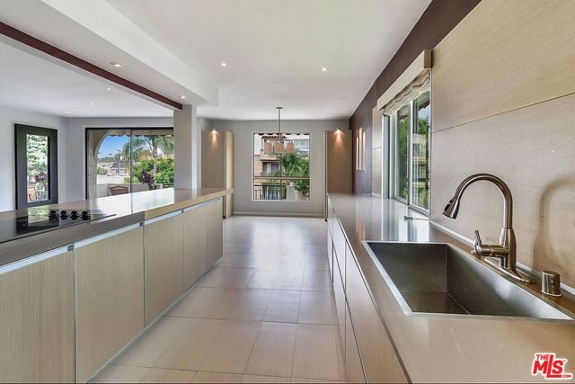 11920 DOROTHY Street 302, Los Angeles, CA 90049