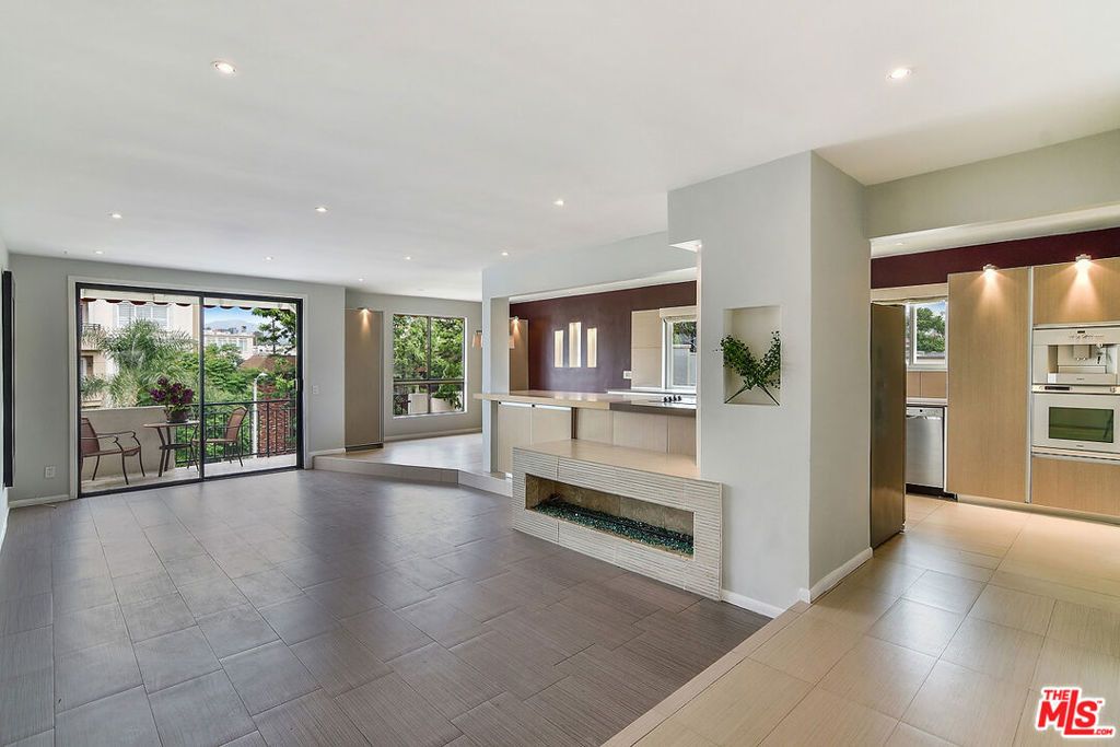 11920 DOROTHY Street 302, Los Angeles, CA 90049