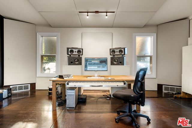 4022 Prospect Avenue, Los Angeles, CA 90027