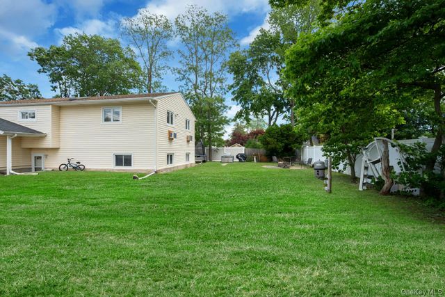 96 Huron Drive, Bay Shore, NY 11706
