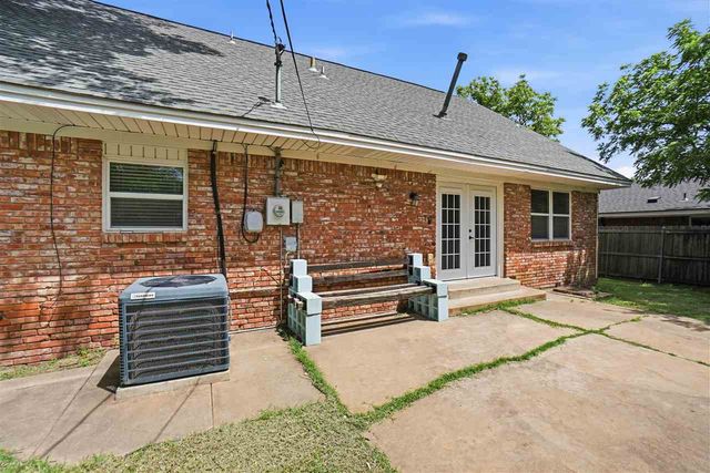 816 NW 50th St, Lawton, OK 73505
