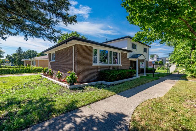 7600 Lowell Avenue, Skokie, IL 60076