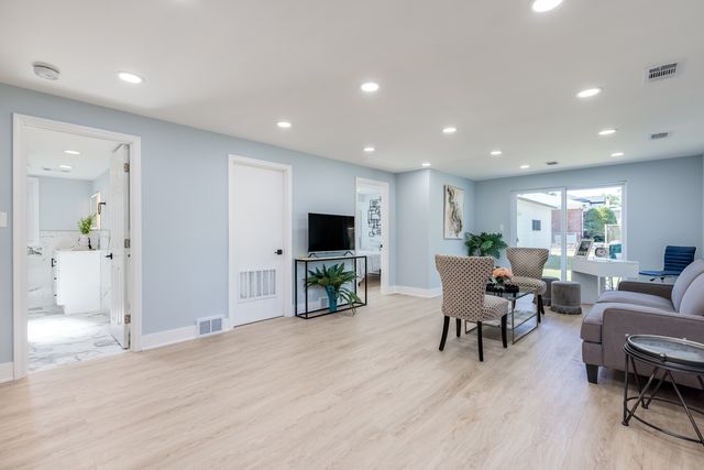 7600 Lowell Avenue, Skokie, IL 60076