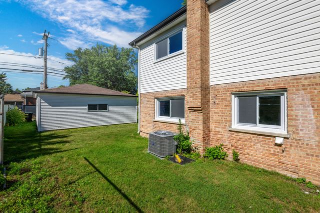 7600 Lowell Avenue, Skokie, IL 60076