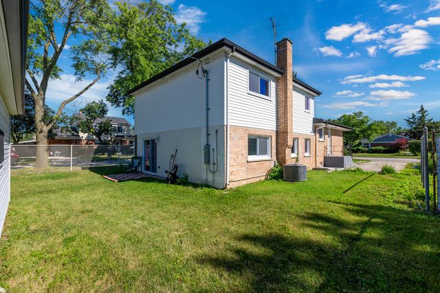 7600 Lowell Avenue, Skokie, IL 60076