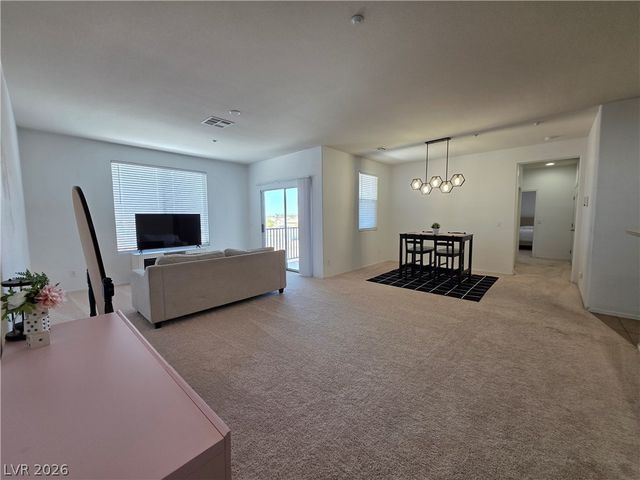 4437 Dover Straight Street 302, Las Vegas, NV 89115