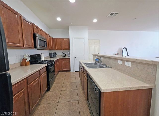 4437 Dover Straight Street 302, Las Vegas, NV 89115