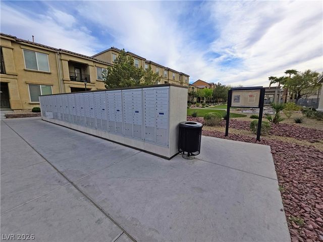 4437 Dover Straight Street 302, Las Vegas, NV 89115