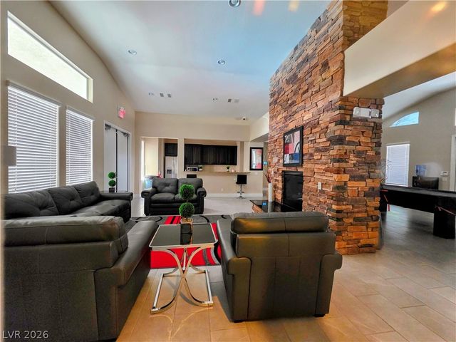 4437 Dover Straight Street 302, Las Vegas, NV 89115