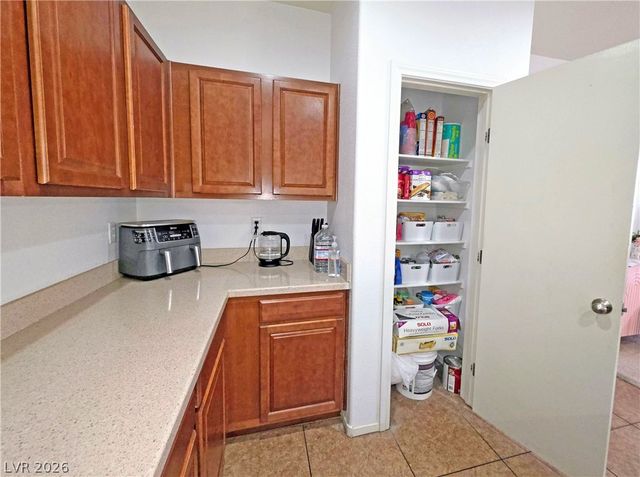 4437 Dover Straight Street 302, Las Vegas, NV 89115