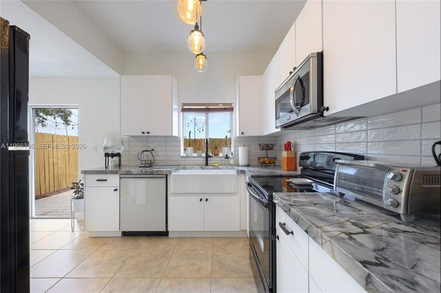 17815 NW 74th Ct 17815, Hialeah, FL 33015