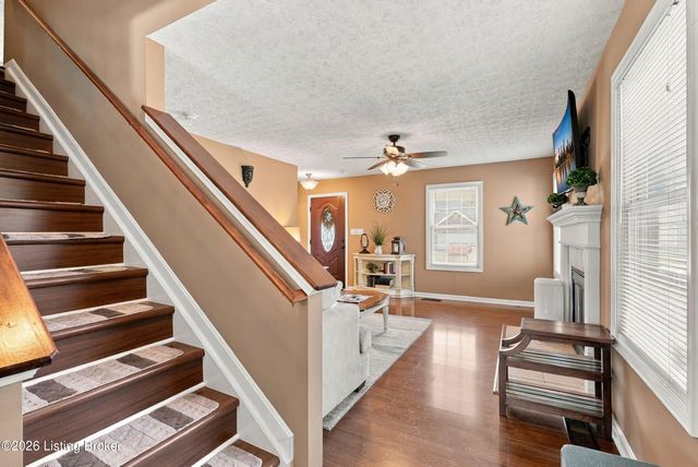5404 Bannon Crossings Dr, Louisville, KY 40218