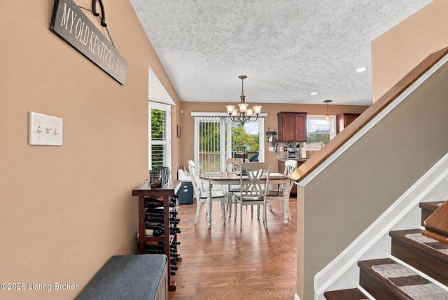 5404 Bannon Crossings Dr, Louisville, KY 40218