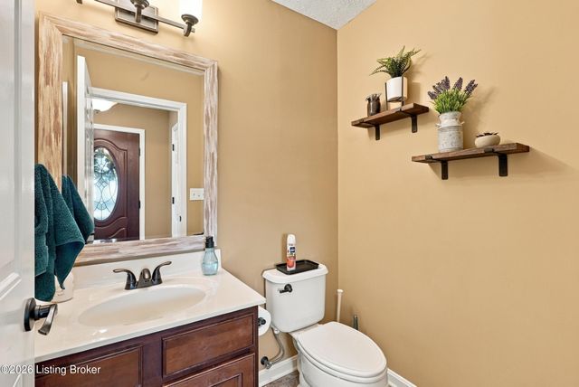 5404 Bannon Crossings Dr, Louisville, KY 40218