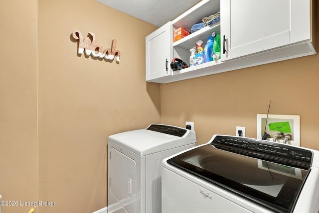 5404 Bannon Crossings Dr, Louisville, KY 40218