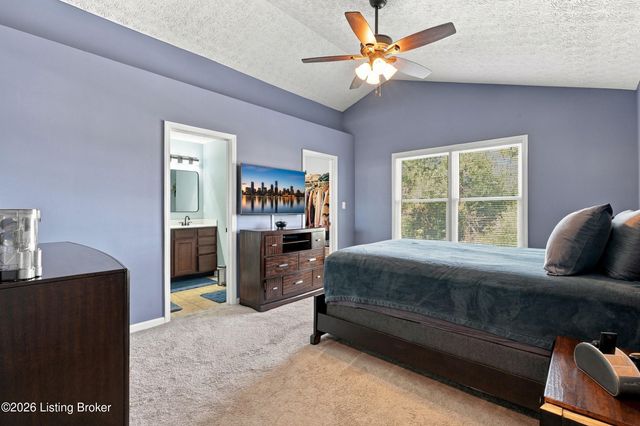 5404 Bannon Crossings Dr, Louisville, KY 40218