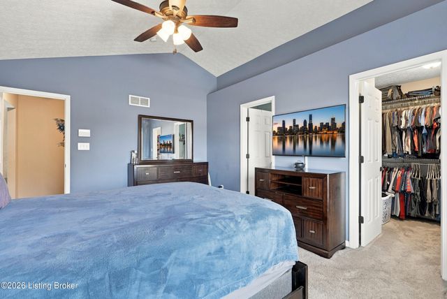 5404 Bannon Crossings Dr, Louisville, KY 40218