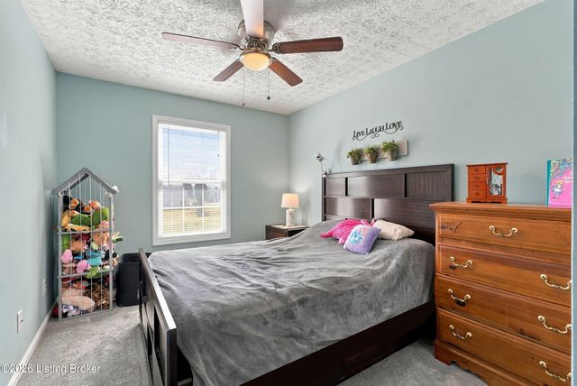 5404 Bannon Crossings Dr, Louisville, KY 40218