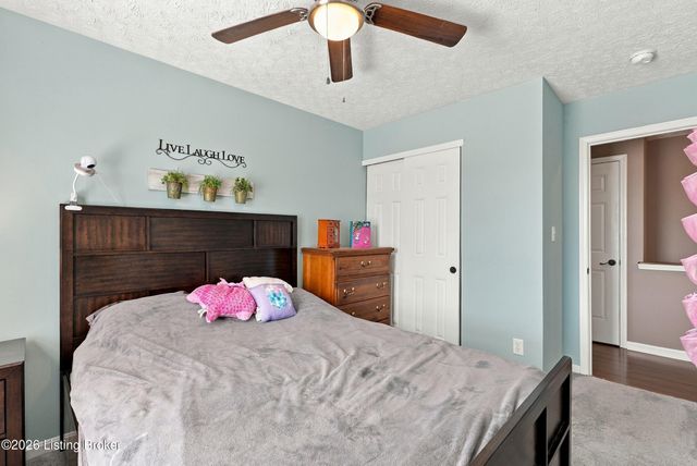 5404 Bannon Crossings Dr, Louisville, KY 40218