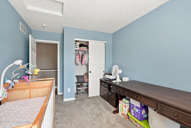 5404 Bannon Crossings Dr, Louisville, KY 40218