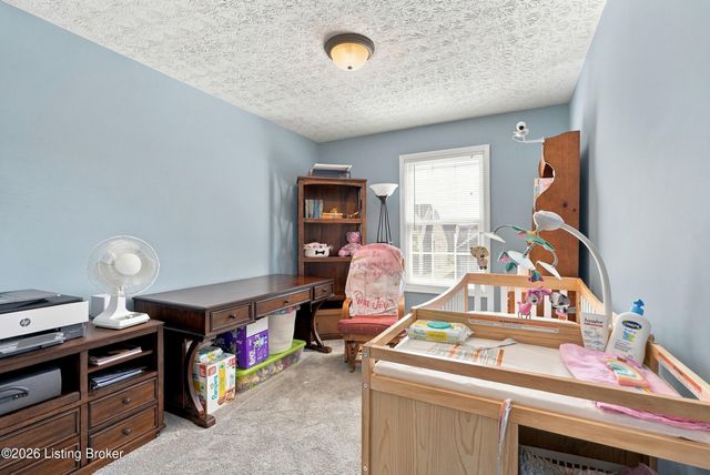 5404 Bannon Crossings Dr, Louisville, KY 40218