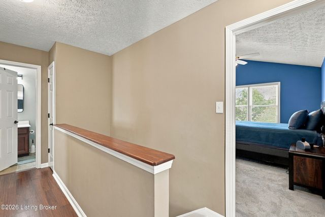5404 Bannon Crossings Dr, Louisville, KY 40218
