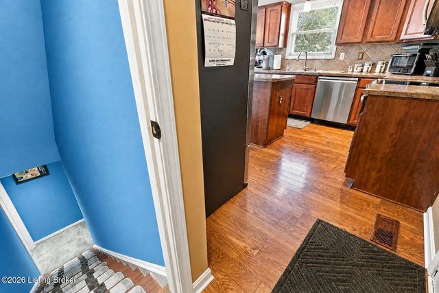 5404 Bannon Crossings Dr, Louisville, KY 40218