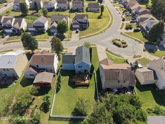 5404 Bannon Crossings Dr, Louisville, KY 40218