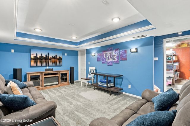 5404 Bannon Crossings Dr, Louisville, KY 40218