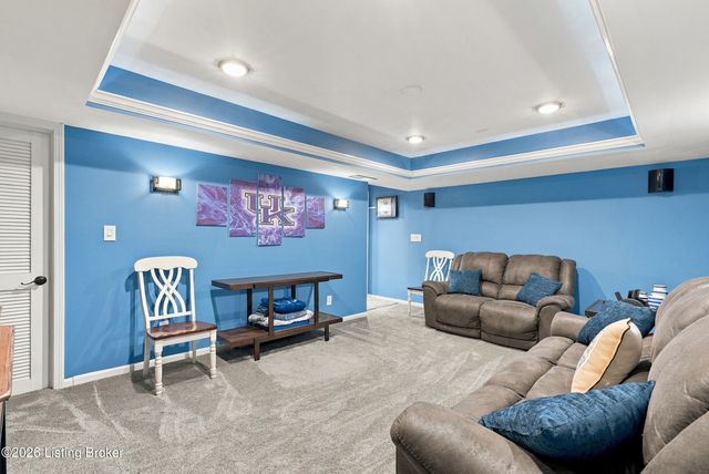 5404 Bannon Crossings Dr, Louisville, KY 40218