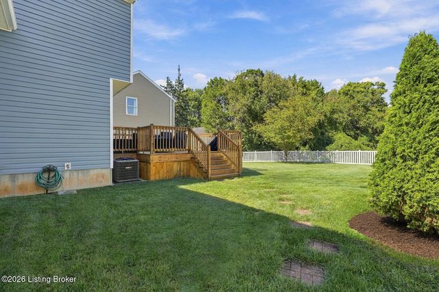 5404 Bannon Crossings Dr, Louisville, KY 40218