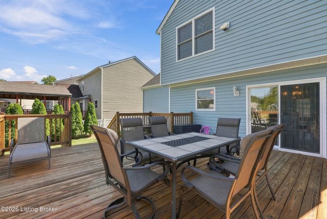 5404 Bannon Crossings Dr, Louisville, KY 40218