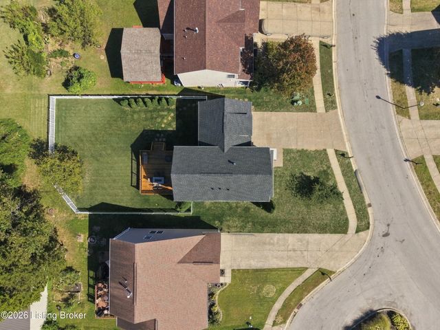 5404 Bannon Crossings Dr, Louisville, KY 40218