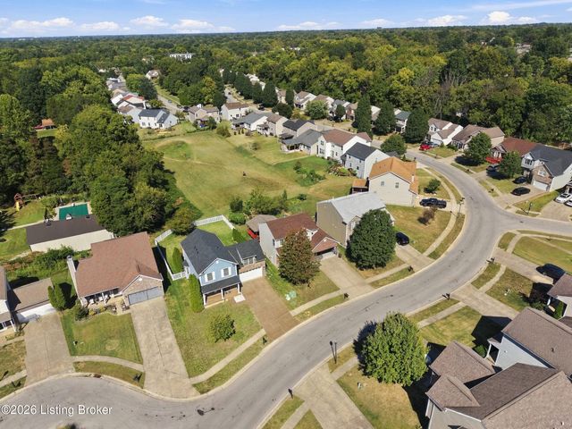5404 Bannon Crossings Dr, Louisville, KY 40218