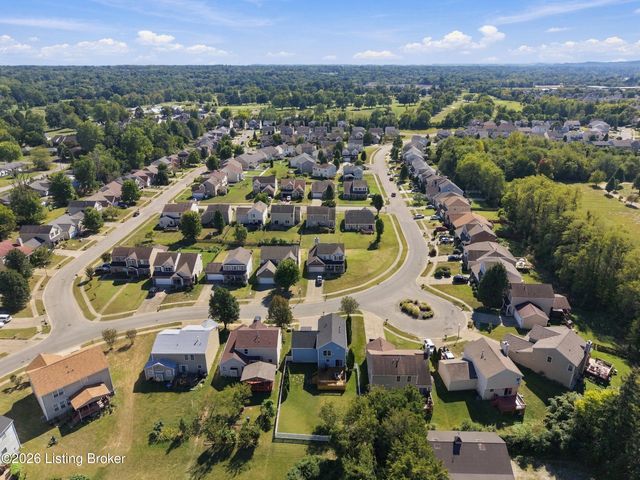 5404 Bannon Crossings Dr, Louisville, KY 40218