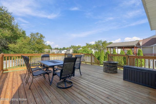 5404 Bannon Crossings Dr, Louisville, KY 40218