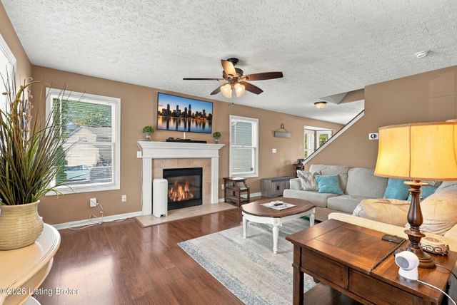 5404 Bannon Crossings Dr, Louisville, KY 40218