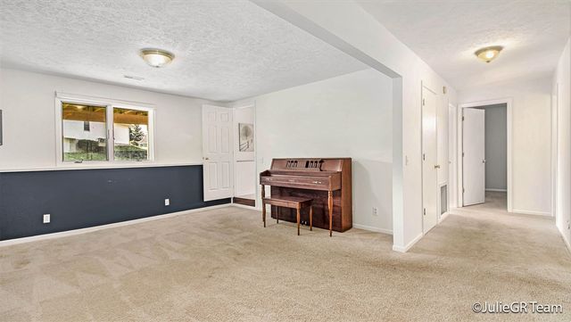 4323 Crest Creek Court, Grandville, MI 49468