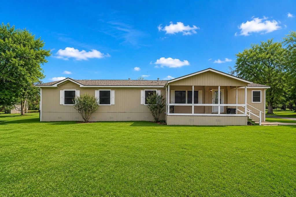19645 Nordt Road, Damon, TX 77430