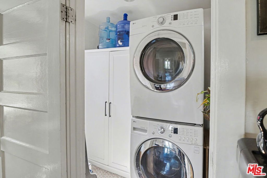 Image 10 of property listing at 2449 Riverside Place, Los Angeles, CA 90039